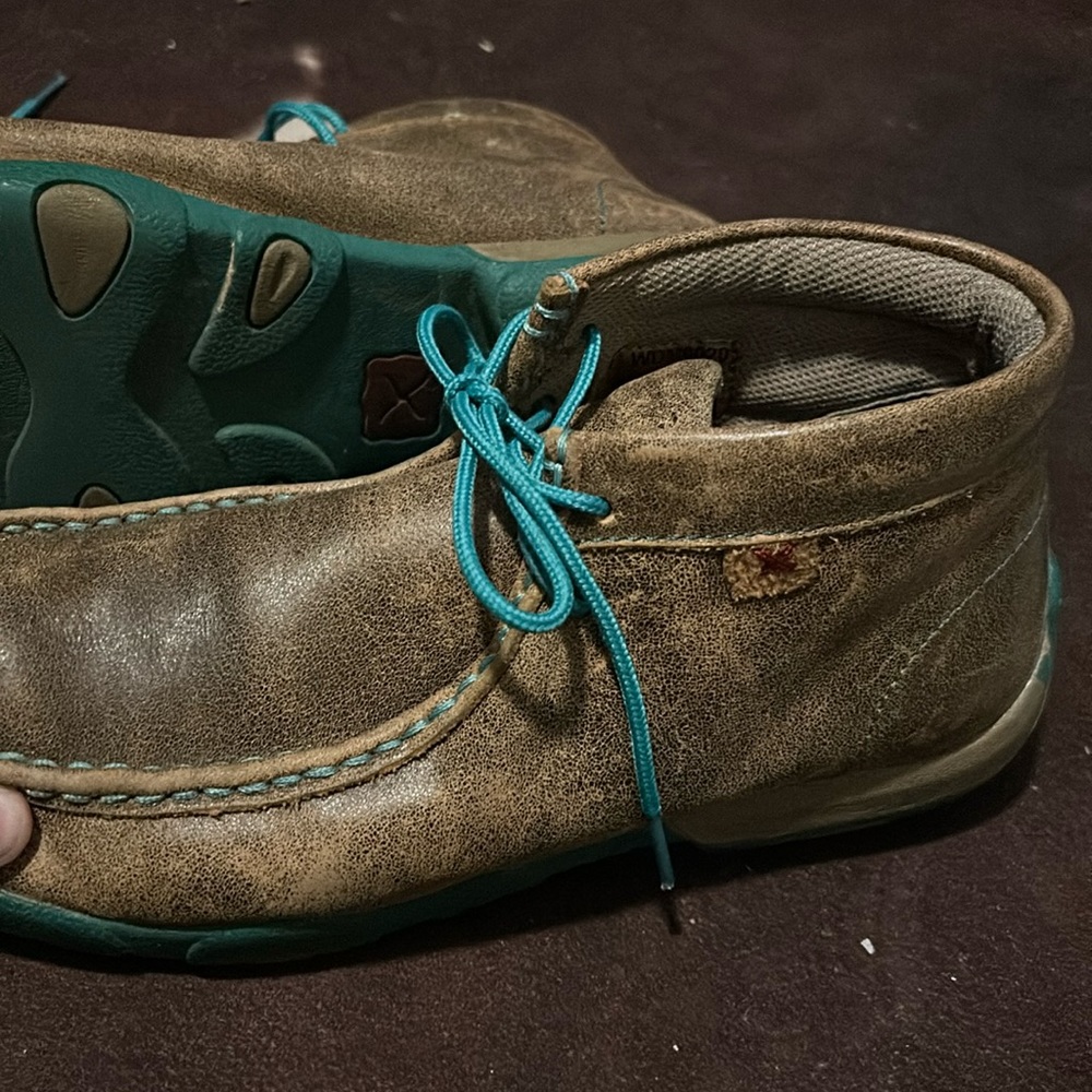 Women’s green twisted X.